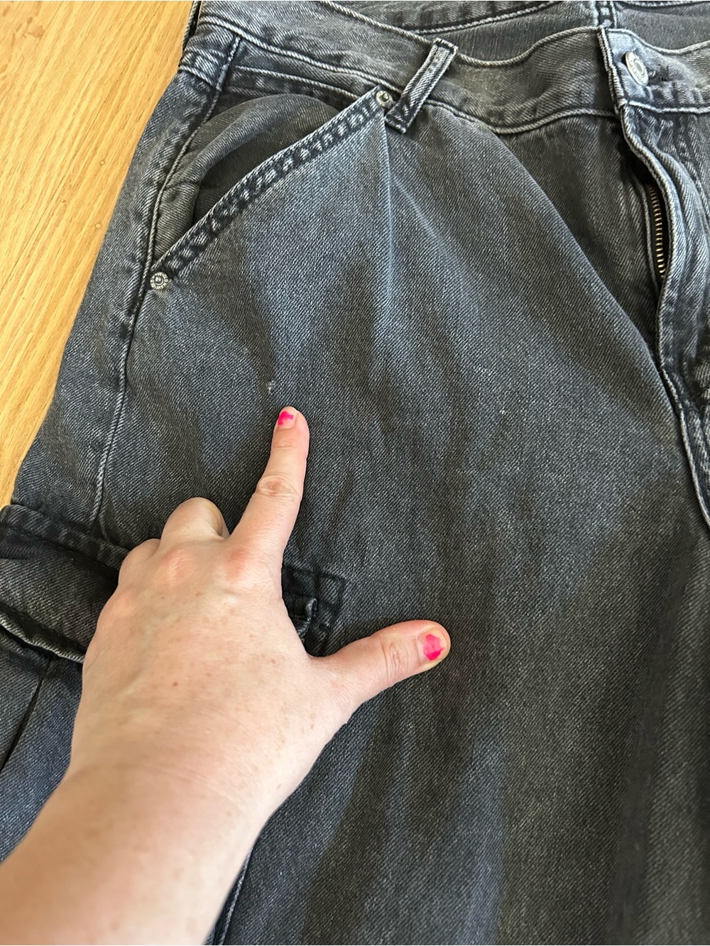 Old Navy Baggy Wide Leg Cargo Jeans mid rise drapey denim grey wash black 12 - Picture 8 of 11